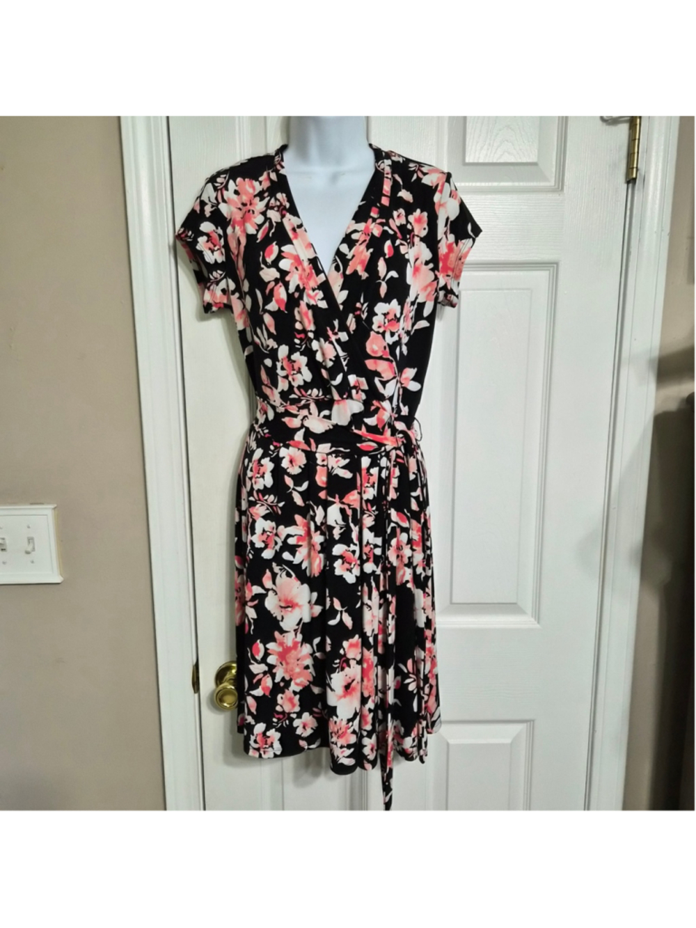 Liz Claiborne Women's Black And Pink Side Tie V-Neck Dress Size S